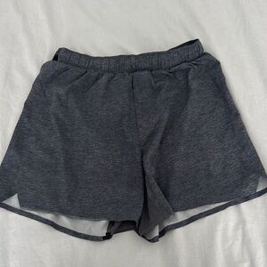 Lululemon Running Gray Athletic Shorts
5” inches
Worn a couple times
Authentic